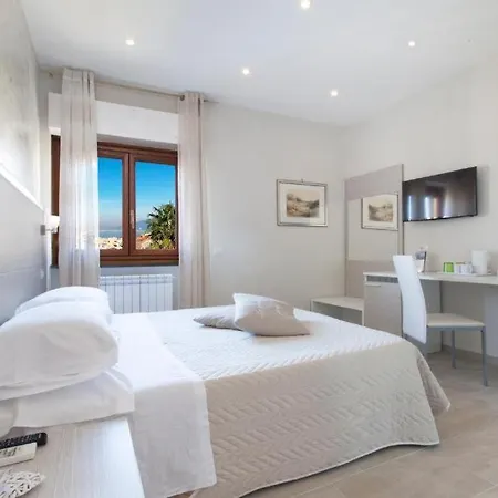 Sorrento Holiday Rooms Bed & Breakfast *